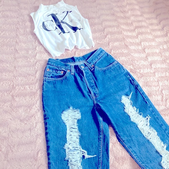 Distressed Vintage 501 Levi’s jeans - Picture 2 of 8